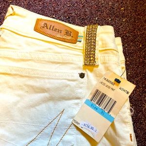 Women’s capri jeans With rhinestones